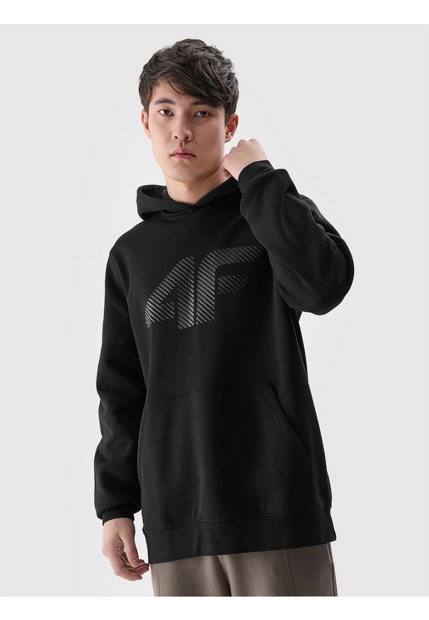 4f - 4F Bluza dresowa nierozpinana z kapturem męska - czarna XL. Okazja: na co dzień. Typ kołnierza: kaptur. Kolor: czarny. Materiał: dresówka. Wzór: gładki, nadruk, ze splotem. Styl: casual, sportowy