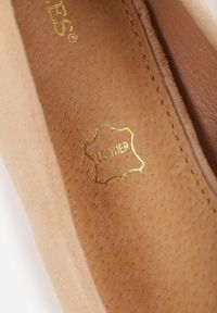 Born2be - Ciemnobeżowe Czółenka Vices z Imitacji Zamszu na Obcasie Typu Kaczuszka ze Skórzaną Wkładką Etamarea. Okazja: na spotkanie biznesowe, do pracy, na imprezę. Nosek buta: szpiczasty. Kolor: beżowy. Materiał: zamsz, skóra. Wzór: gładki. Obcas: na obcasie. Styl: biznesowy, elegancki, wizytowy. Wysokość obcasa: średni #7