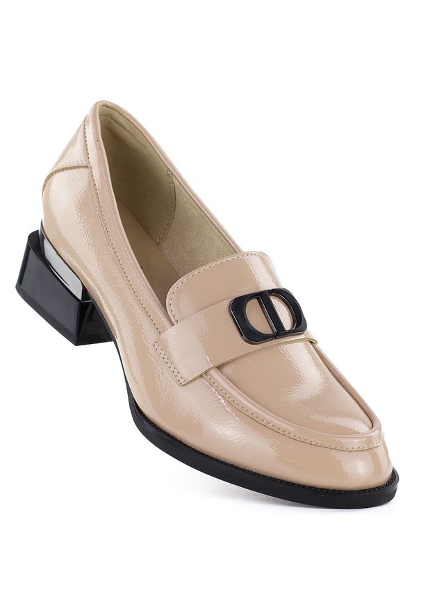 Półbuty damskie lakierowane na ozdobnym obcasie beżowe Vinceza 58638. Kolor: beżowy. Materiał: skóra ekologiczna. Obcas: na obcasie. Wysokość obcasa: średni