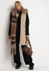 Born2be - Beżowa Kamizelka Pikowana z Futerkiem i Kapturem Innarella. Okazja: na co dzień, do pracy. Kolor: beżowy. Materiał: futro. Styl: casual, elegancki #2