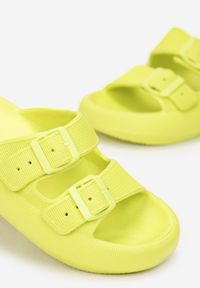 Renee - Żółte Klapki Galomela. Kolor: żółty. Materiał: guma. Wzór: jednolity, paski. Sezon: lato #4