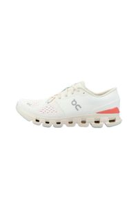 Buty Kobieta On Running Cloud X 4 beżowy. Okazja: na co dzień. Kolor: beżowy. Materiał: syntetyk, tkanina, materiał. Sport: bieganie