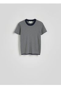 Reserved - Bawełniany t-shirt w paski - granatowy. Kolor: niebieski. Materiał: bawełna. Wzór: paski