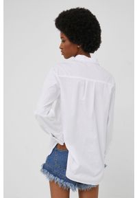Answear Lab koszula bawełniana damska kolor biały regular z kołnierzykiem klasycznym. Okazja: na co dzień. Typ kołnierza: kołnierzyk klasyczny. Kolor: biały. Materiał: bawełna. Styl: wakacyjny, klasyczny #5