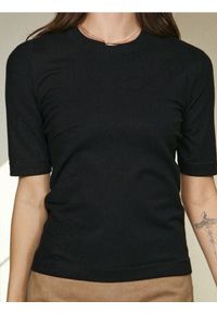 Sinsay - Swetrowa bluzka z krótkim rękawem - czarny. Kolor: czarny. Długość rękawa: krótki rękaw. Długość: krótkie