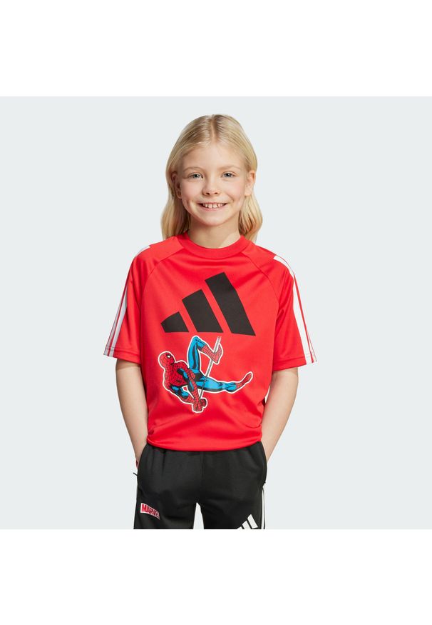 Adidas - Koszulka Marvel Spider-Man Tee Kids. Kolor: biały, czerwony, wielokolorowy. Materiał: materiał. Wzór: motyw z bajki