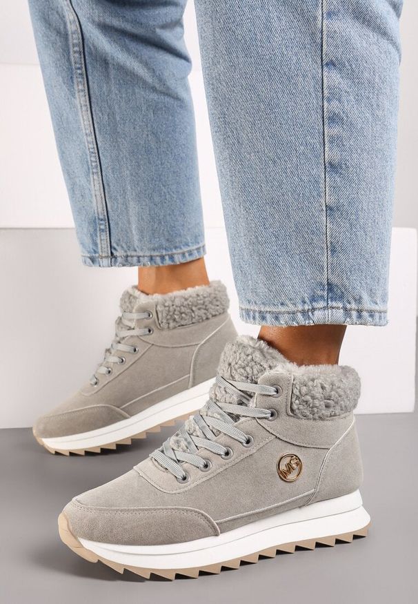 Renee - Szare Sneakersy na Platformie z Barankiem i i Błyszczącą Aplikacją Irithnae. Okazja: na co dzień. Zapięcie: sznurówki. Kolor: szary. Materiał: dzianina, wełna. Wzór: aplikacja. Sezon: zima. Obcas: na platformie