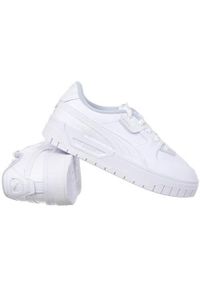 Buty do chodzenia damskie Puma Cali Dream Terry. Kolor: biały. Materiał: materiał, syntetyk. Szerokość cholewki: normalna. Sport: turystyka piesza