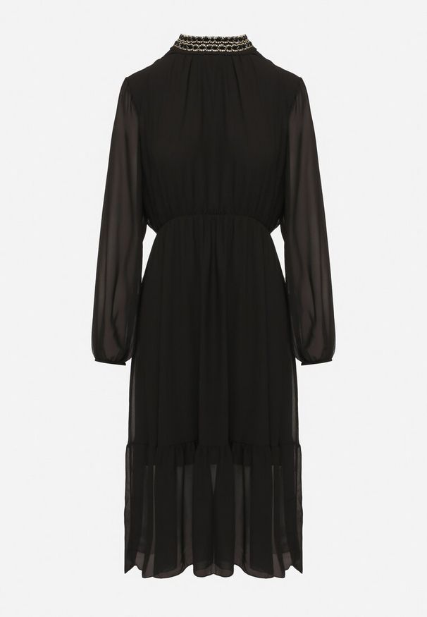 Born2be - Czarna Sukienka z Gumką w Talii Ozdobiona Aplikacjami przy Dekolcie Lilirae. Kolor: czarny. Wzór: aplikacja. Sezon: wiosna, lato. Styl: elegancki