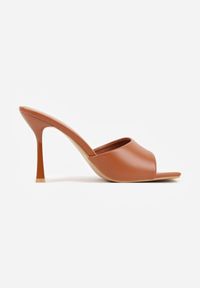 Renee - Brązowe Klapki na Szpilce Ozdobione Kwadratowym Noskiem Eudanassa. Okazja: na co dzień. Kolor: brązowy. Materiał: jeans. Wzór: aplikacja. Sezon: lato. Obcas: na szpilce. Styl: casual #9