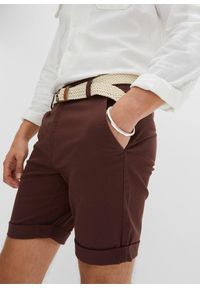 bonprix - Bermudy chino ze stretchem i paskiem, Regular Fit. Kolor: brązowy