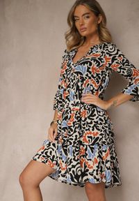 Renee - Czarno-Beżowa Sukienka z Wiskozy o Rozkloszowanym Kroju w Abstrakcyjny Wzór Lirese. Okazja: na co dzień. Kolor: czarny. Materiał: wiskoza. Styl: elegancki, casual #4