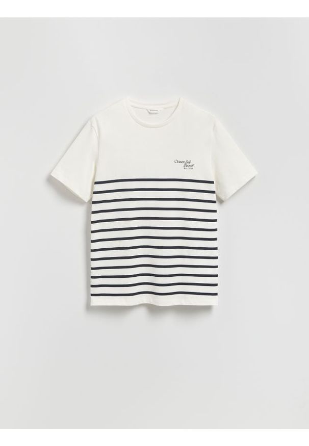 Reserved - T-shirt regular w paski - biały. Kolor: biały. Materiał: bawełna, dzianina. Wzór: paski