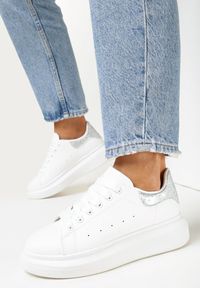 Born2be - Biało-Szare Sneakersy Sondos. Nosek buta: okrągły. Kolor: biały. Materiał: skóra ekologiczna. Szerokość cholewki: normalna. Obcas: na platformie