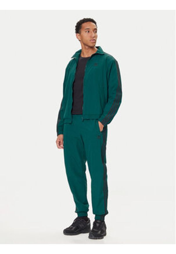 Adidas - adidas Spodnie dresowe adicolor Woven Firebird JY1335 Zielony Regular Fit. Kolor: zielony. Materiał: syntetyk