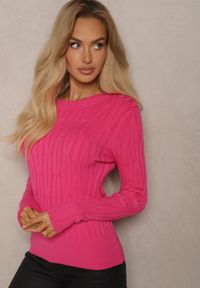 Renee - Ciemnoróżowy Sweter z Wiskozą i Ozdobnym Splotem Saviana. Okazja: na co dzień. Kolor: różowy. Materiał: wiskoza. Wzór: ze splotem. Styl: casual, elegancki #4