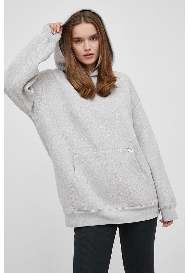 Levi's® - Levi's Bluza damska kolor szary z kapturem melanżowa. Okazja: na spotkanie biznesowe. Typ kołnierza: kaptur. Kolor: szary. Materiał: dzianina. Długość rękawa: długi rękaw. Długość: długie. Wzór: melanż. Styl: biznesowy