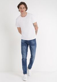 Born2be - Biały T-shirt Elagio. Okazja: na co dzień. Kolor: biały. Materiał: tkanina, bawełna. Długość: krótkie. Wzór: gładki. Styl: klasyczny, casual #6