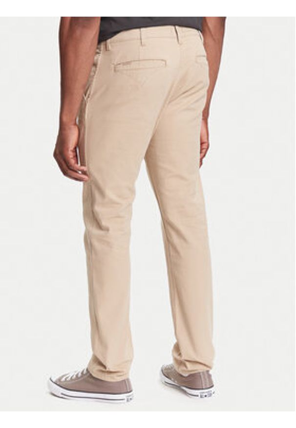 Wrangler Chinosy 112371101 Beżowy Regular Fit. Kolor: beżowy. Materiał: bawełna