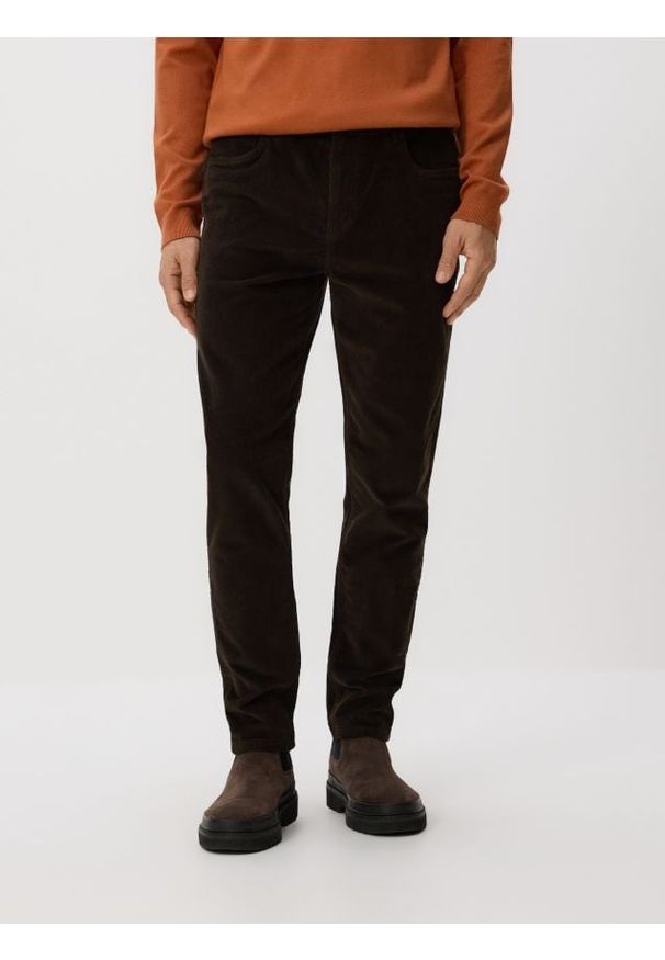 Reserved - Sztruksowe spodnie slim - ciemnobrązowy. Kolor: brązowy. Materiał: sztruks