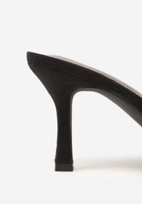 Renee - Czarne Klapki na Szpilce z Imitacji Zamszu z Noskiem Peep Toe Merissaura. Nosek buta: otwarty. Kolor: czarny. Materiał: zamsz. Obcas: na szpilce #3