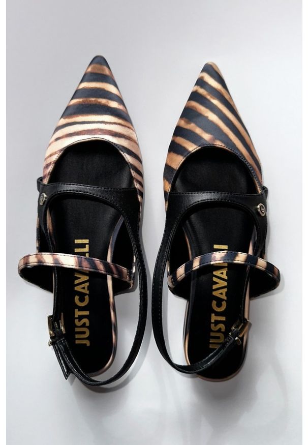 Just Cavalli - JUST CAVALLI Czarne damskie sandały Frina, Rozmiar 38. Kolor: czarny. Obcas: na obcasie. Styl: elegancki. Wysokość obcasa: niski