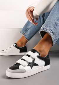Born2be - Czarno-Białe Sneakersy na Rzepy ze Zdobieniami z Brokatu Mappe. Nosek buta: okrągły. Zapięcie: rzepy. Kolor: czarny. Materiał: materiał. Wzór: aplikacja. Obcas: na obcasie. Wysokość obcasa: niski #3