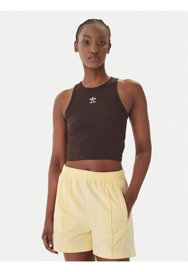 Adidas - adidas Top Essentials KD3821 Brązowy Slim Fit. Kolor: brązowy. Materiał: wiskoza