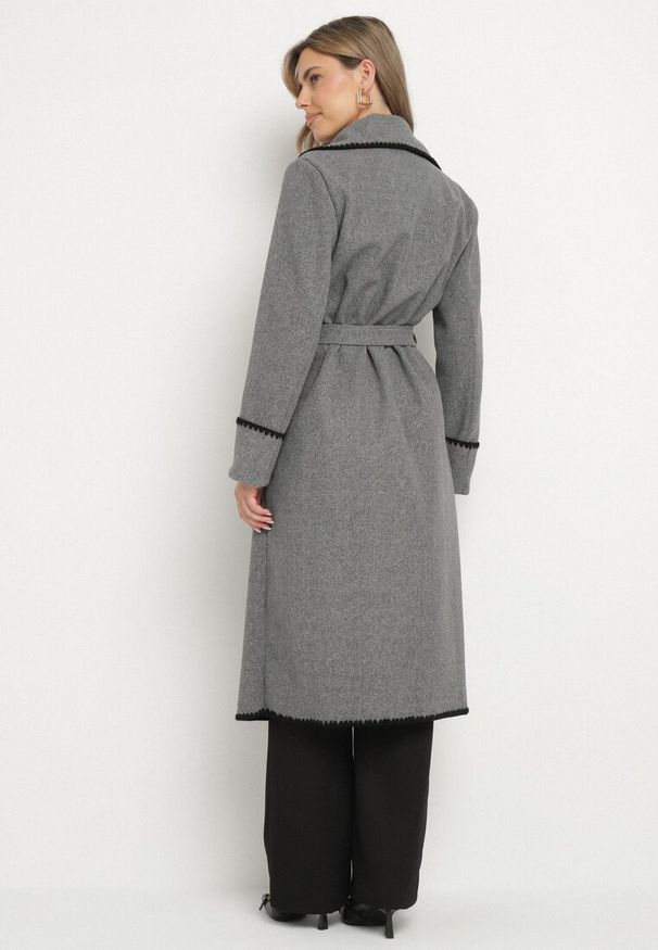 Born2be - Szary Płaszcz z Kontrastowymi Obszyciami o Szlafrokowym Kroju z Wiązanym Paskiem Norenamia. Okazja: na co dzień, na spotkanie biznesowe, na spacer. Kolor: szary. Długość rękawa: długi rękaw. Długość: długie. Styl: biznesowy, casual