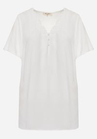 Born2be - Biała Bluzka z Krótkimi Rękawami i Ozdobnym Haftem Emmania. Okazja: na co dzień. Kolor: biały. Długość rękawa: krótki rękaw. Długość: krótkie. Wzór: haft. Styl: casual #7