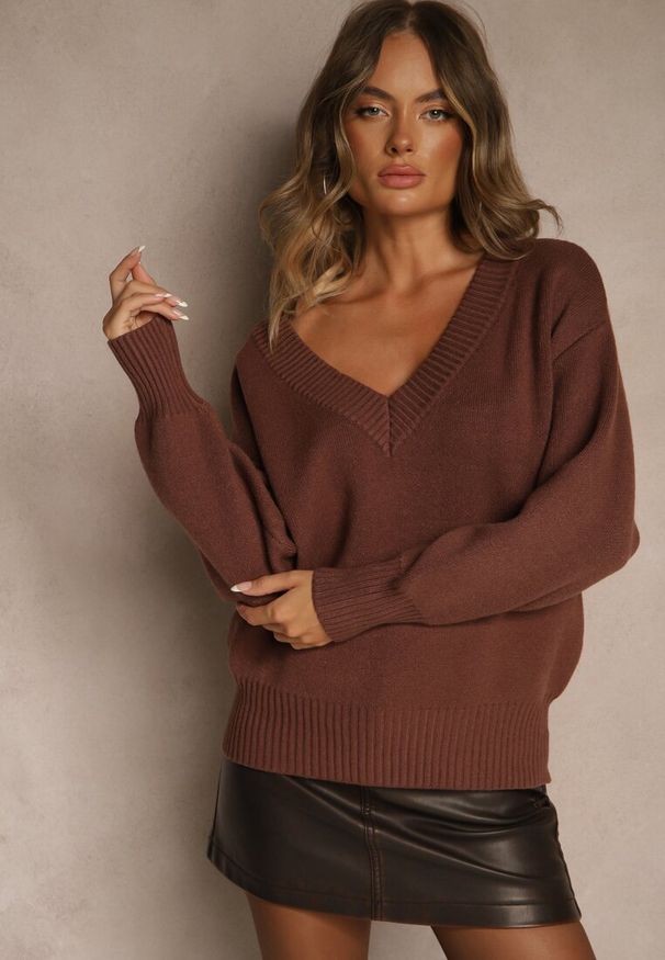 Renee - Brązowy Sweter z Kaszmirem i Trójkątnym Dekoltem Plenne. Kolor: brązowy. Materiał: kaszmir. Styl: klasyczny