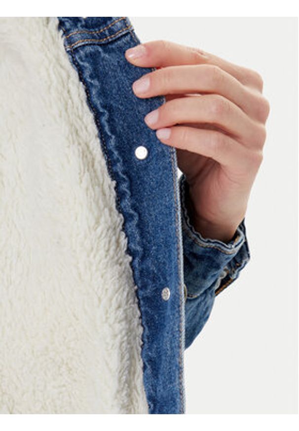 Guess Jeans Kurtka jeansowa W4BN64 D5CC3 Niebieski Regular Fit. Kolor: niebieski. Materiał: bawełna