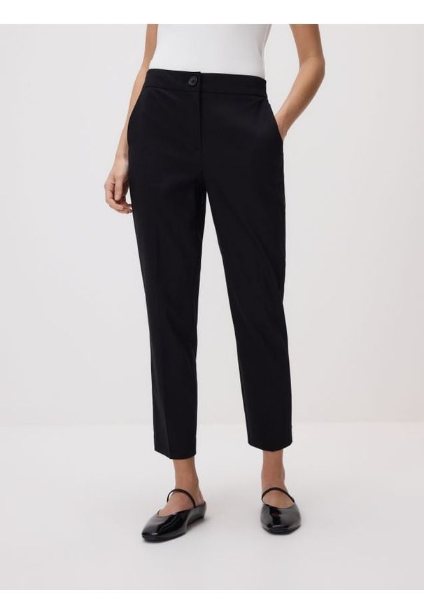 Reserved - Spodnie w kant z bawełną - czarny. Kolor: czarny. Materiał: bawełna