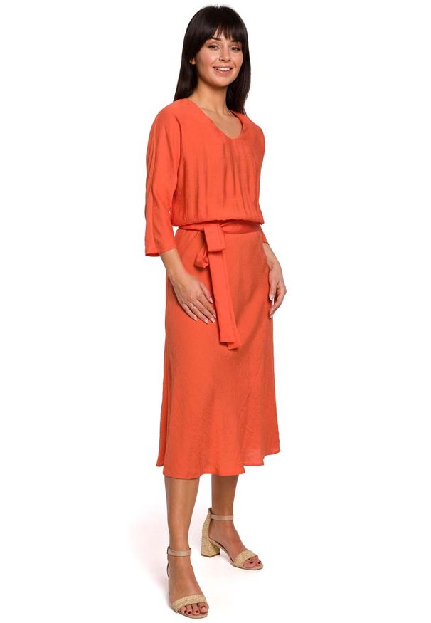 MOE - Pomarańczowa Efektowna Midi Sukienka z Paskiem. Kolor: pomarańczowy. Materiał: wiskoza, poliamid. Długość: midi