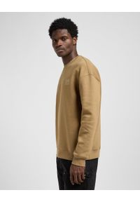 Lee - MESKA BLUZA LEE WW ESSENTIAL CREW DARK KHAKI 112372357. Kolor: brązowy #5