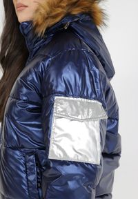 Born2be - Granatowa Kurtka Althasia. Okazja: na co dzień, na spacer. Kolor: niebieski. Materiał: futro. Wzór: aplikacja. Sezon: zima, jesień. Styl: casual, elegancki #6