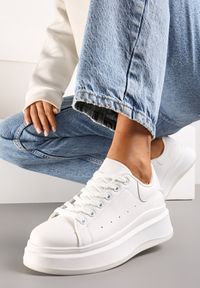 Born2be - Białe Sneakersy z Ekoskóry na Platformie ze Sznurowaniem Telretia. Kolor: biały. Obcas: na platformie #6