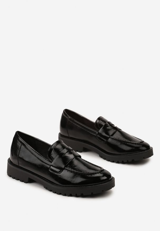 Renee - Czarne Eleganckie Mokasyny Lakierowane ze Skórzaną Wkładką Vatolia. Kolor: czarny. Materiał: skóra, lakier. Styl: elegancki