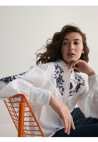 Reserved - Koszula z haftami - biały. Kolor: biały. Materiał: bawełna. Wzór: haft #1
