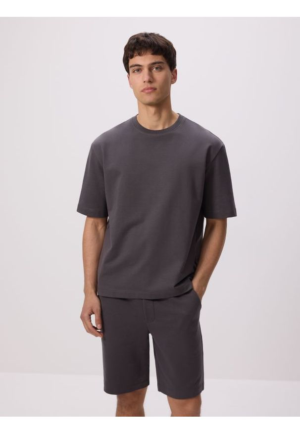 Reserved - Bawełniany t-shirt boxy - ciemnoszary. Kolor: szary. Materiał: bawełna
