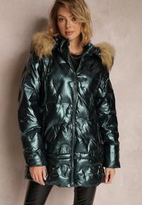 Renee - Ciemnozielona Kurtka Metaliczna z Futrzanym Kapturem Kajol. Okazja: na co dzień, na spacer. Kolor: zielony. Materiał: futro. Styl: casual, elegancki