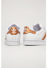 adidas Originals - Buty skórzane Superstar FX7484 FX7484-FTWWHT.COP. Nosek buta: okrągły. Zapięcie: sznurówki. Kolor: biały. Materiał: skóra. Model: Adidas Superstar #4