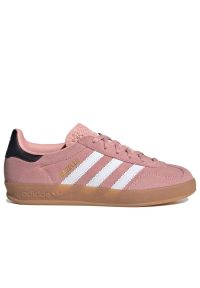 Adidas - Buty młodzieżowe adidas Gazelle Indoor JP8763 - różowe. Okazja: na uczelnię. Zapięcie: pasek. Kolor: różowy. Materiał: zamsz, materiał, skóra, guma, syntetyk. Szerokość cholewki: normalna. Wzór: aplikacja, paski. Sezon: lato. Model: Adidas Gazelle #1