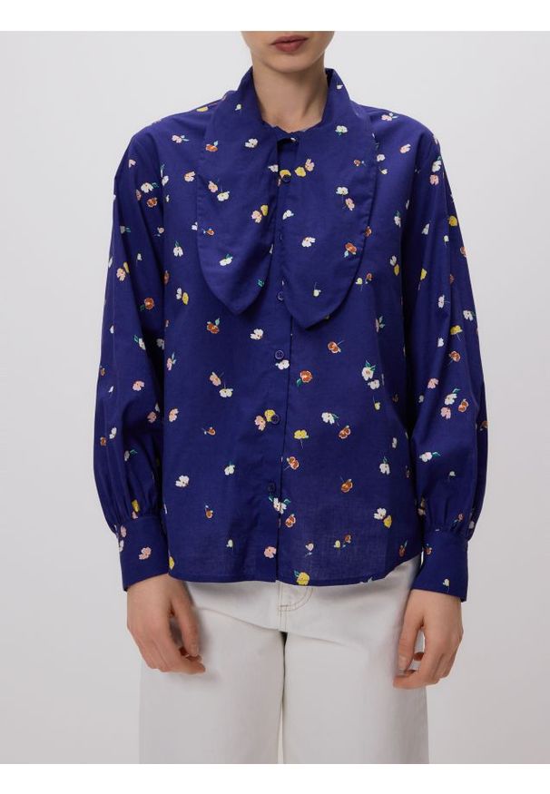 Reserved - Koszula z kwiatowym motywem - niebieski. Kolor: niebieski. Materiał: bawełna. Wzór: kwiaty