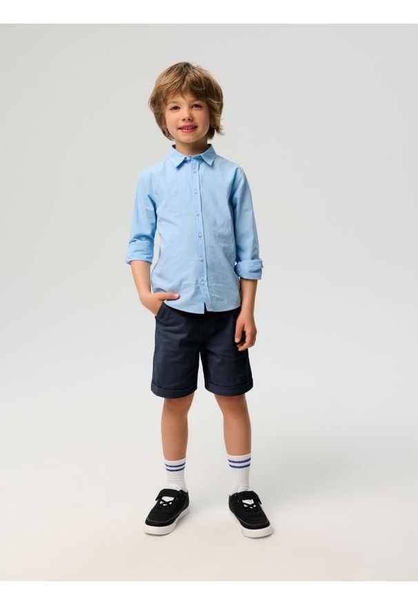 Sinsay - Szorty jeansowe z podwijanymi nogawkami - granatowy. Kolor: niebieski. Materiał: jeans