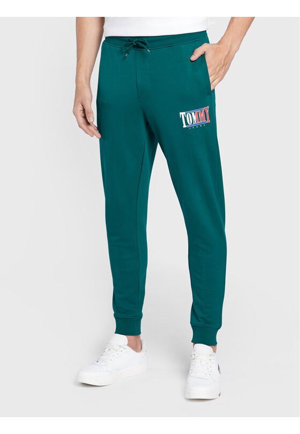 Spodnie dresowe Tommy Jeans. Kolor: zielony. Materiał: dresówka