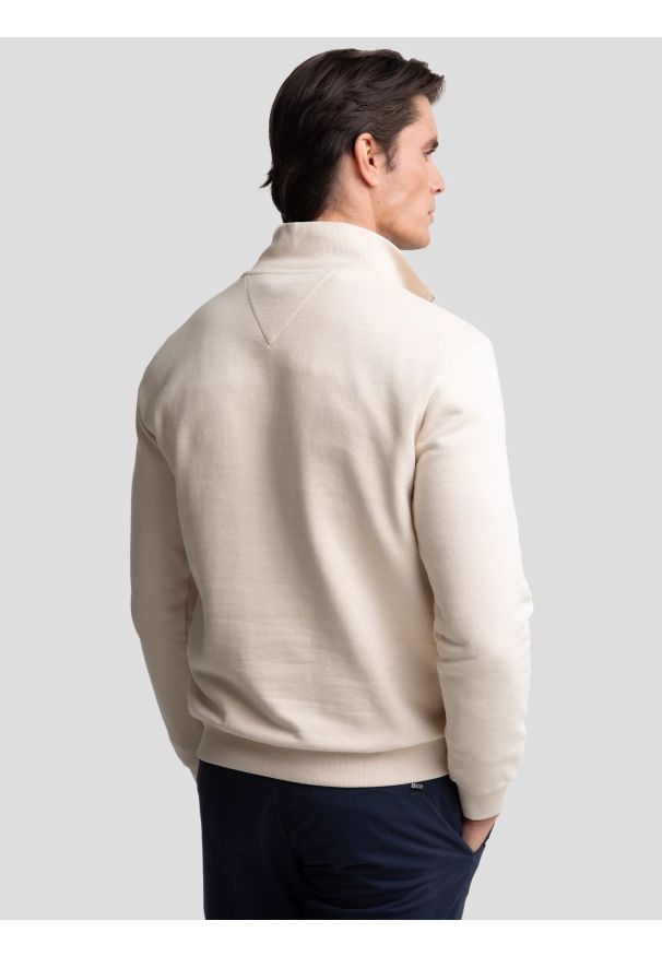Big-Star - Bluza męska ze stójką kremowa Salih 103. Okazja: na co dzień. Typ kołnierza: kołnierzyk stójkowy. Kolor: biały. Materiał: bawełna, wiskoza, dzianina, skóra. Wzór: aplikacja. Styl: wizytowy, elegancki, casual