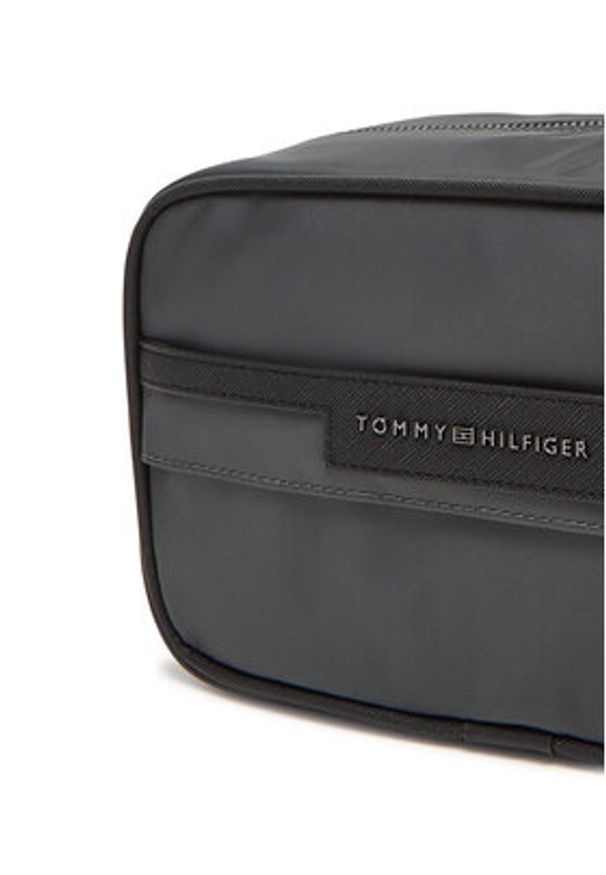 TOMMY HILFIGER - Tommy Hilfiger Kosmetyczka Th Repreve Washbag AM0AM13525 Szary. Kolor: szary. Materiał: materiał