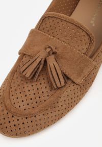 Born2be - Jasnobrązowe Mokasyny z Imitacji Zamszu z Ozdobną Perforacją i Frędzlami Yenone. Okazja: na co dzień, na spotkanie biznesowe, do pracy. Kolor: brązowy. Materiał: zamsz. Styl: casual, biznesowy, klasyczny #7