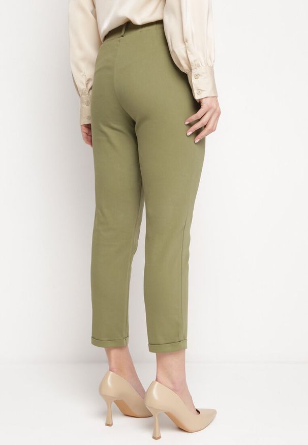 Born2be - Zielone Spodnie z Regularną Talią i Gumką w Pasie Suirelle. Kolor: zielony. Styl: elegancki